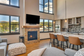 Luxury Condo in Dtown Winter Park with Hot Tub!